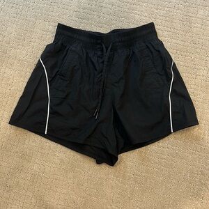 LULULEMON License to Train High-Rise Lightweight Short 4" size 4